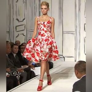 □$5,000 OSCAR DE LA RENTA STUNNING WHT RED PINK FLORAL SILK RUNWAY DRESS US M